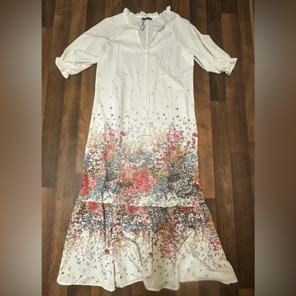 NORACORA
White and Red Tiered Maxi Dress with Mandarin Collar - Picture 2 of 6